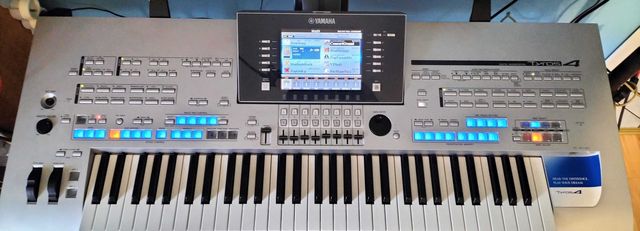 Tyros 4 Keyboard Aranżer