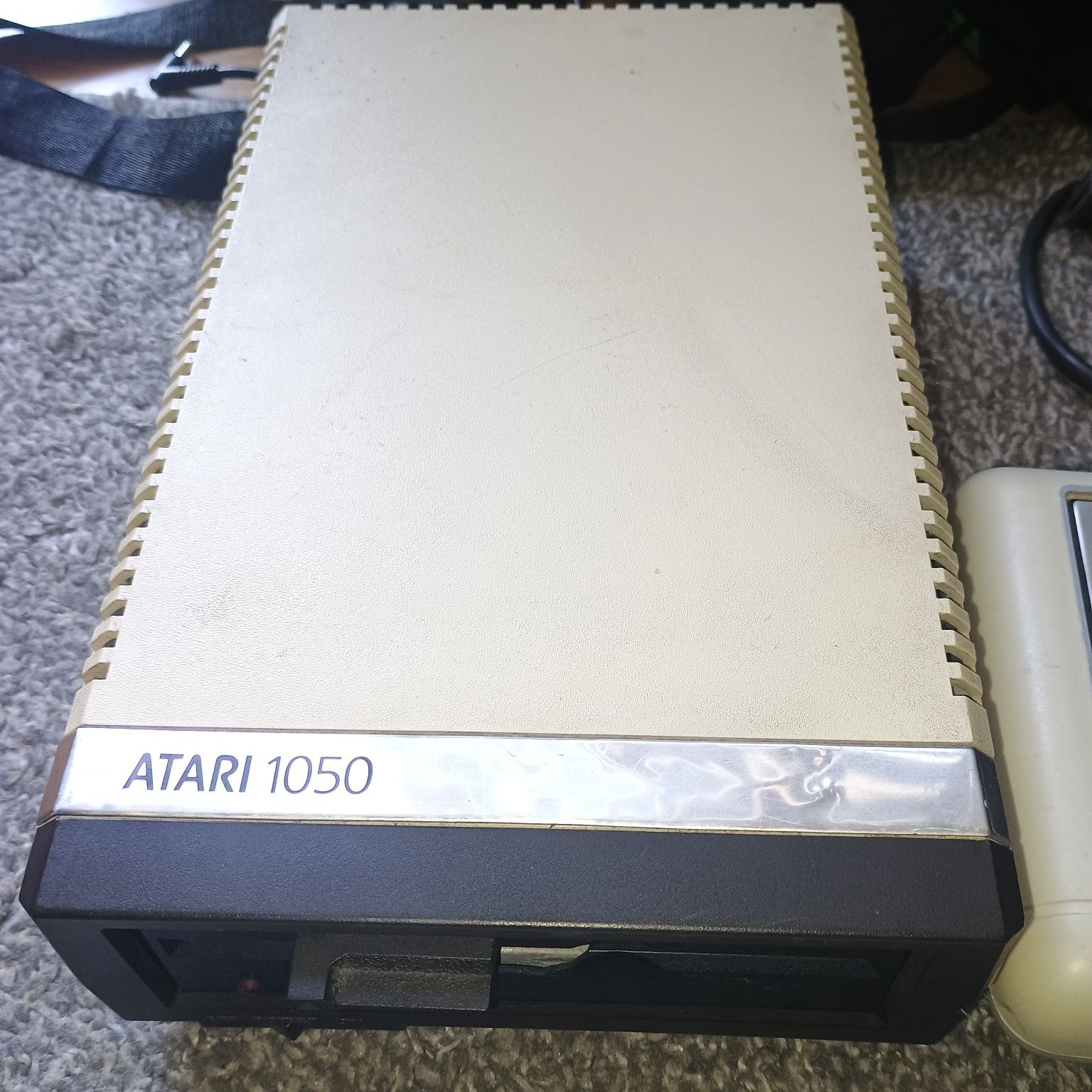 Commodore 64+ magnetofon+ stacja Atari 1050 + commodore plus4