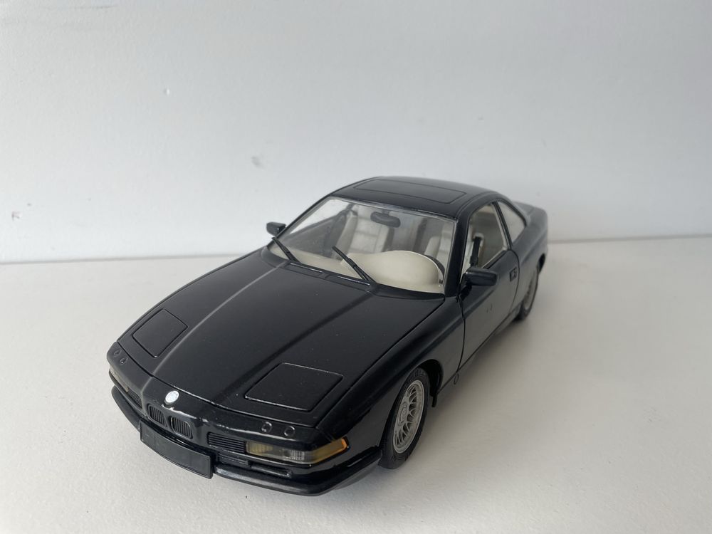 139. Model BMW 850i E31 1:18 Maisto