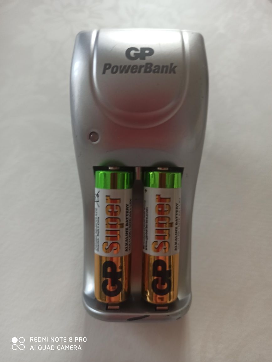 Зарядний пристрій / Power bank для акумуляторів