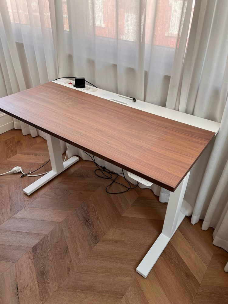 Standing desk / Secretaria eletrica