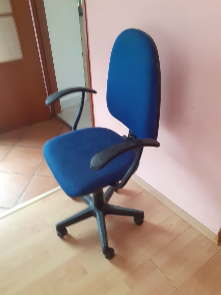 Fotel obrotowy biurowy