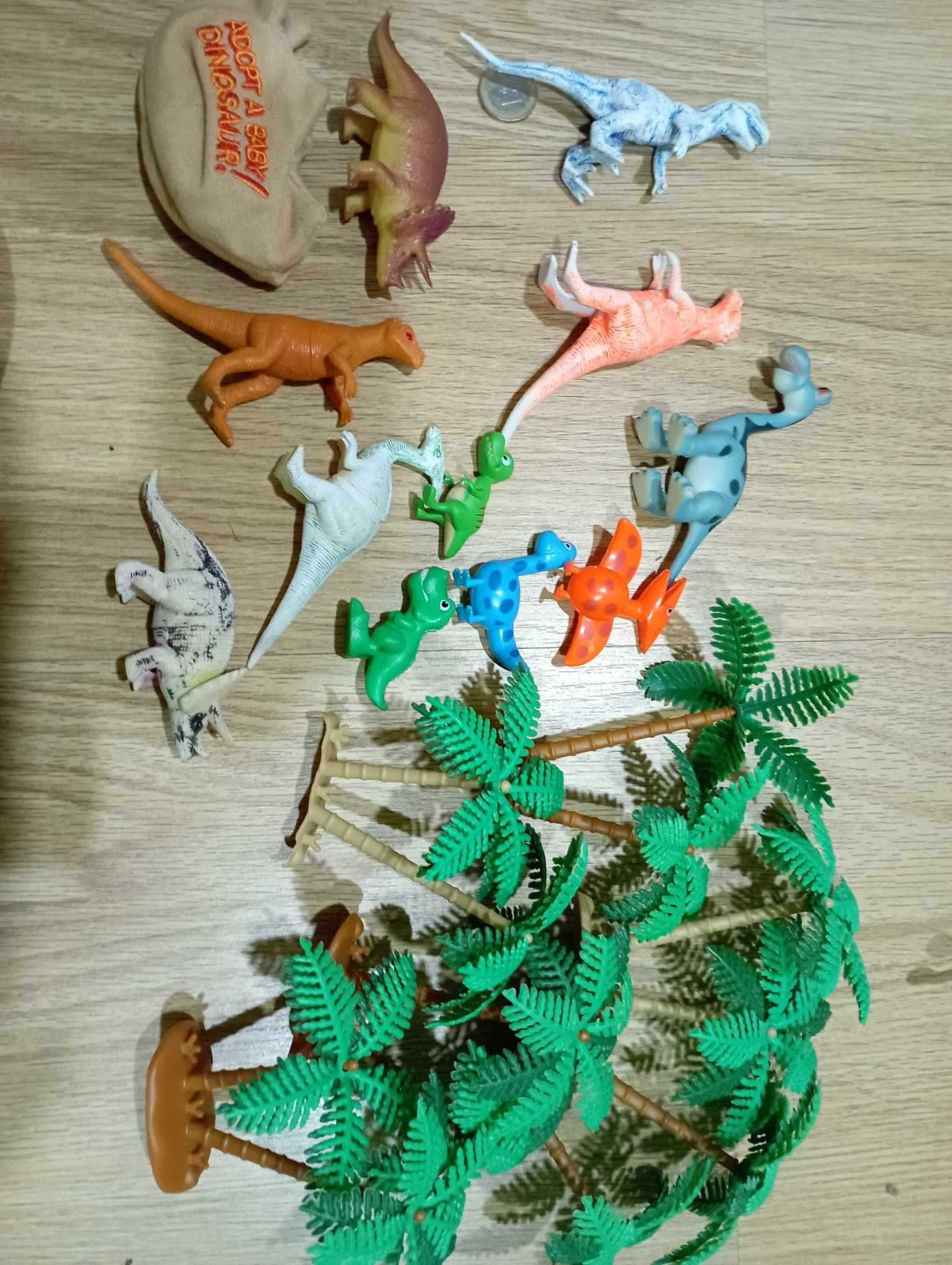 Conjunto Dinossauros - cerca de 70 figuras - 4 fotos