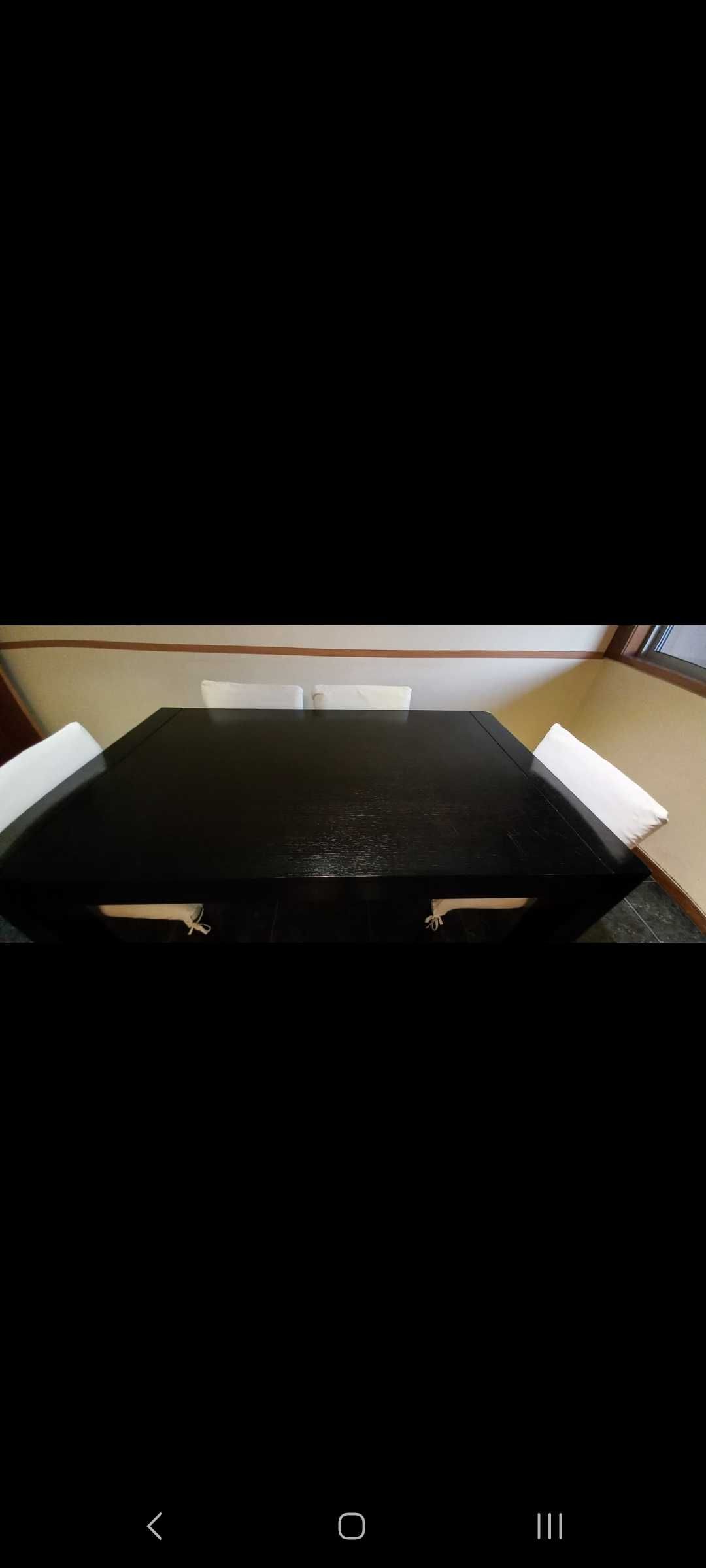 Mesa de jantar e 4 cadeiras