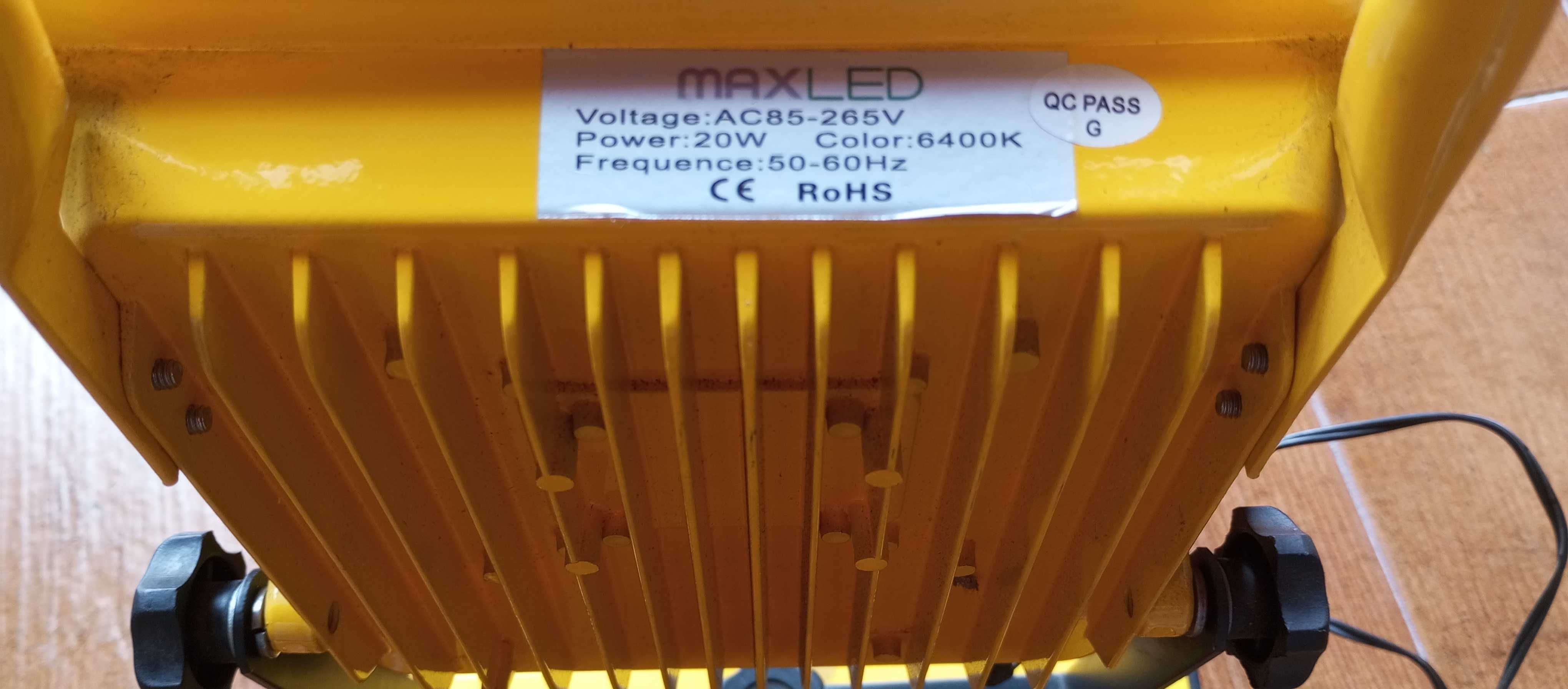 Projetor LED Slim Maxled IP66 amarelo 20W 6400K