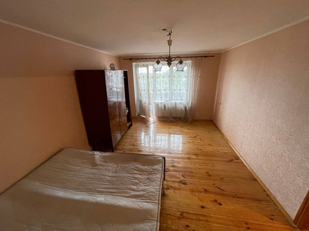 3-х кімнатна квартира в селищі Зарічне, Рівненська обл. 57 м. кв.