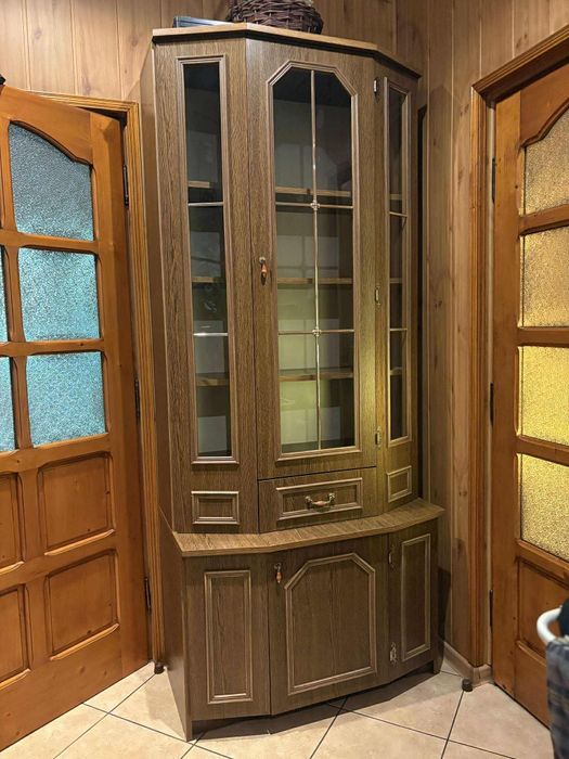 Kredens narożny / witryna – stan bardzo dobry