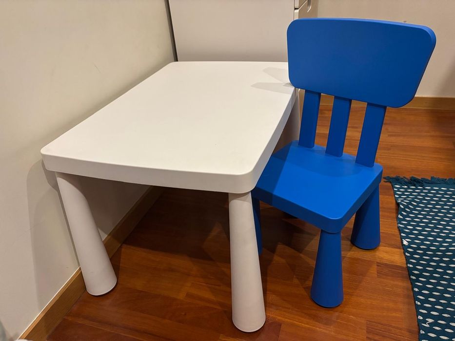 Mesa e cadeira Mammut