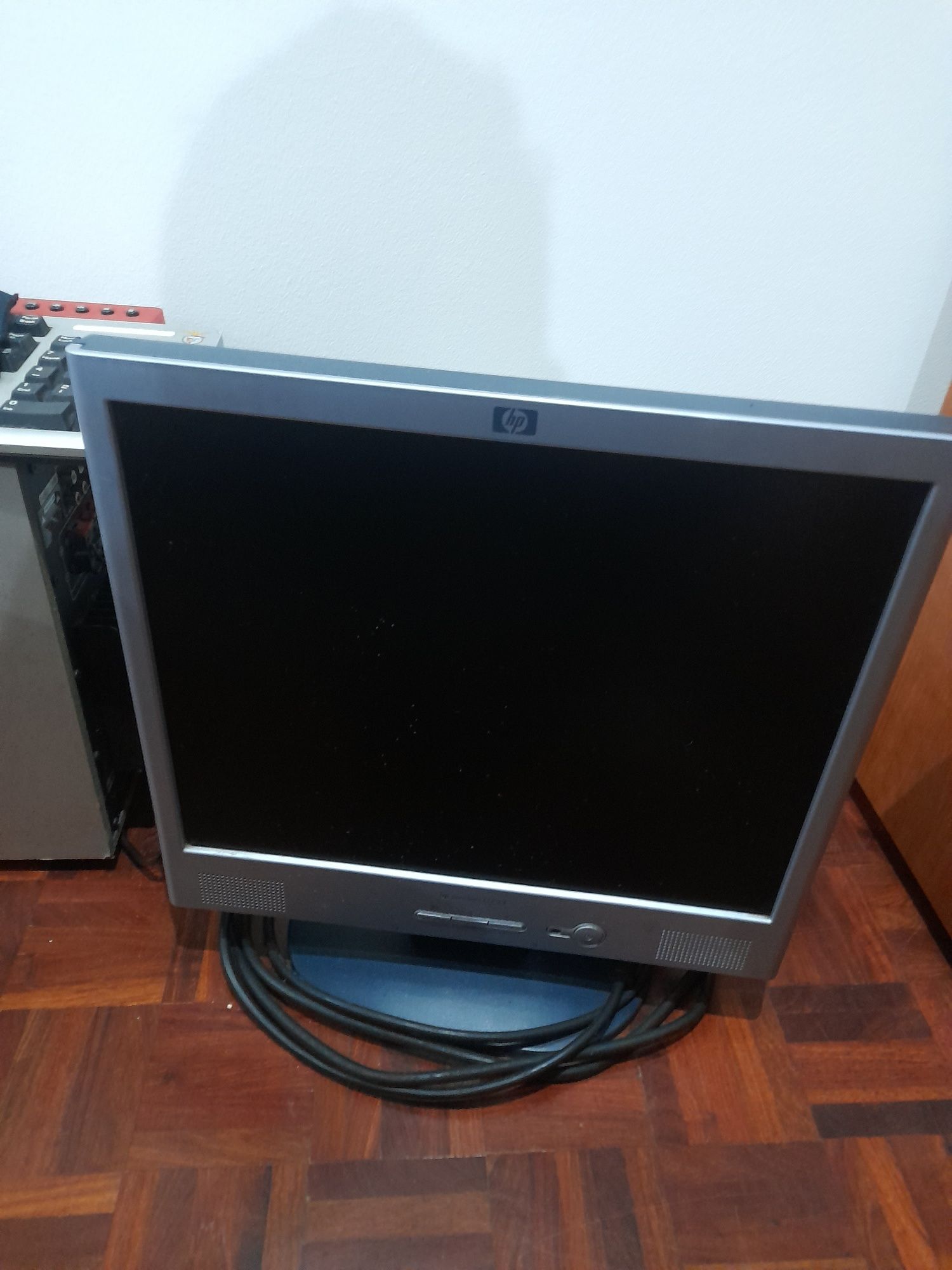 Monitor LCD HP f1723