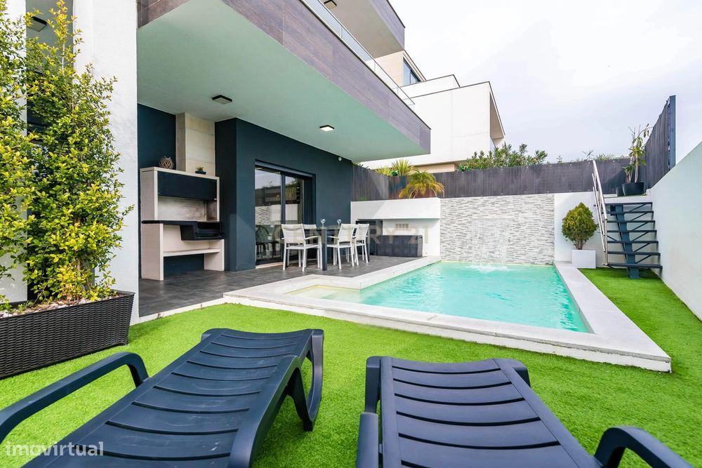 Luxuosa Moradia T3 com Vista Panorâmica em Loures, Lisboa para investi