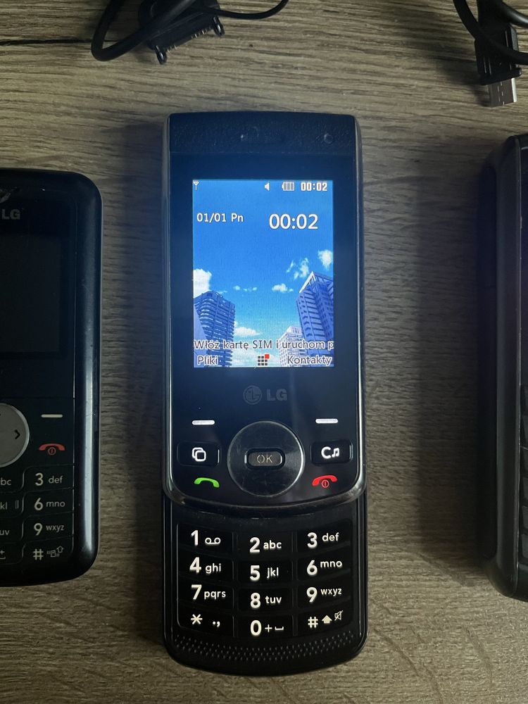 Zestaw telefonów lg nokia samsung oraz akcesoria