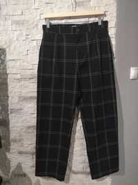 Czarne spodnie w kratkę Pull Bear rozmiar 38