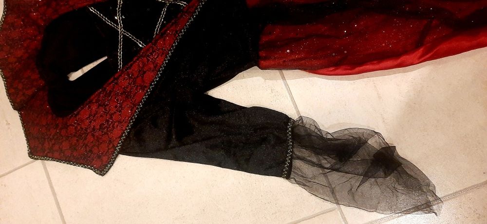 Strój wampirzca 134-140