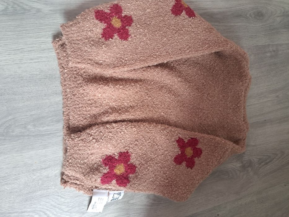 Sweter hello Kitty 110 Zara beż kwiaty zima