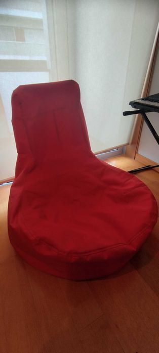 Puff formato cadeira