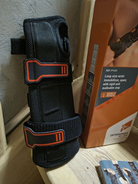 Długa orteza nadgarstka, otwarta, ze sztywną formowalną szyną - PolFIT