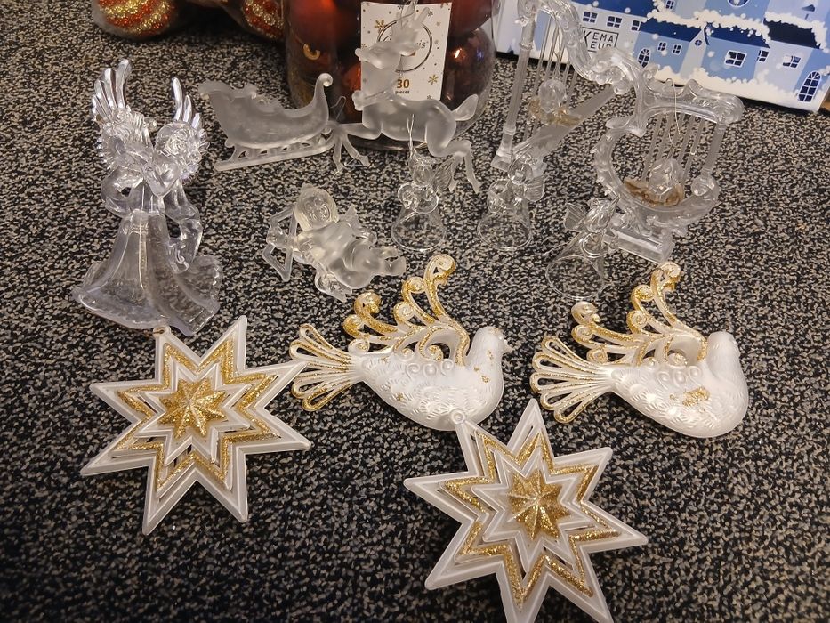 Новорічні іграшки на ялинку