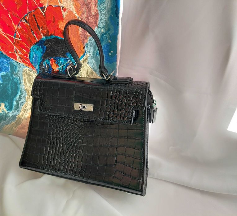 Шикарна чорна сумочка