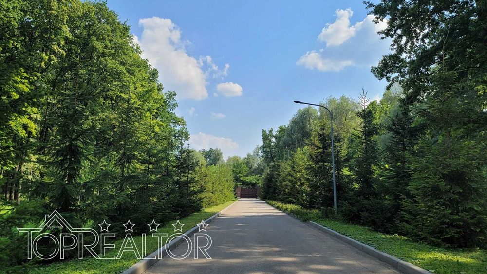 Продам участок  15 соток в коттеджном посёлке Роял Клаб лесопарк