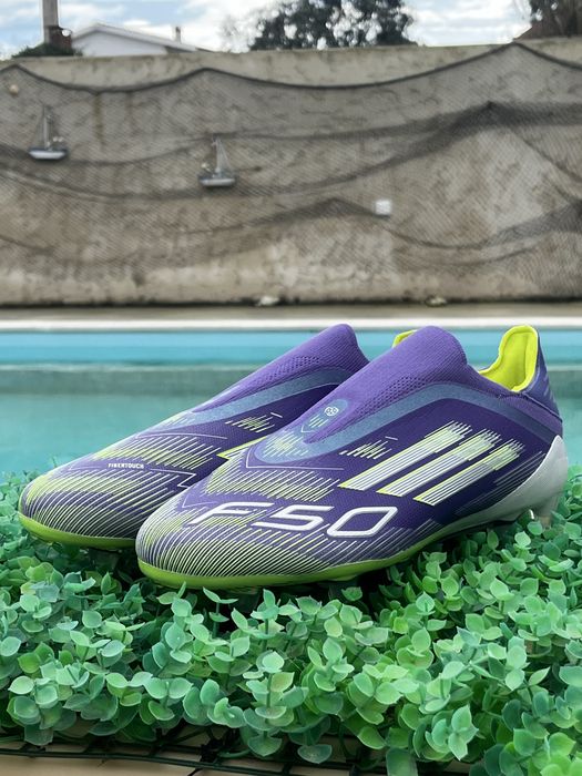 Chuteiras F50 novas