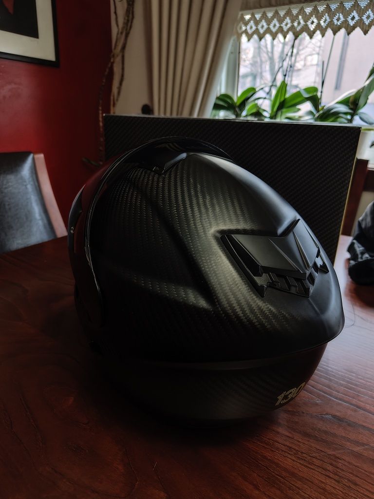 Capacete 130R em Carbono
