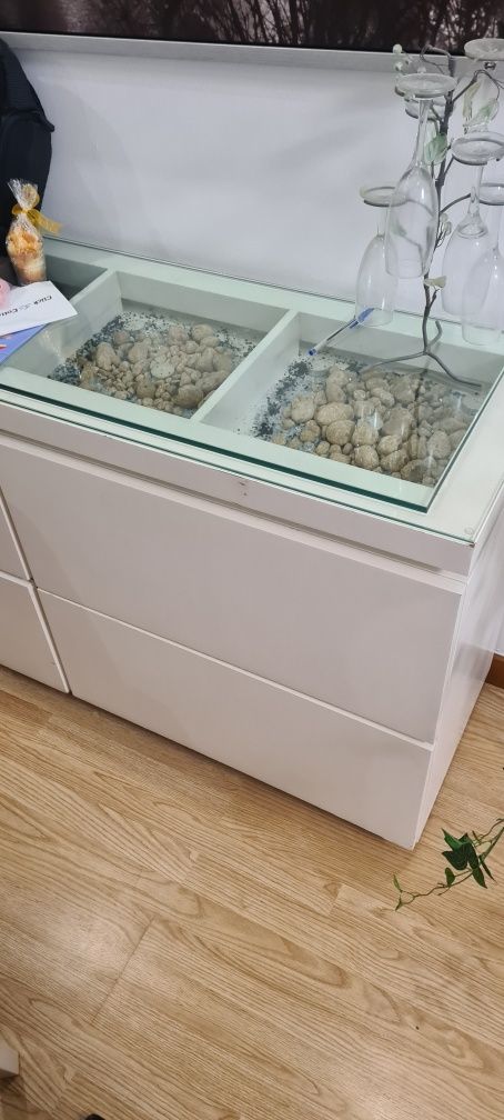 Móvel com gavetas branco