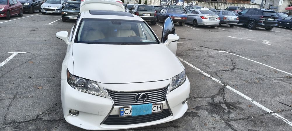 Lexus es300h продам власне авто