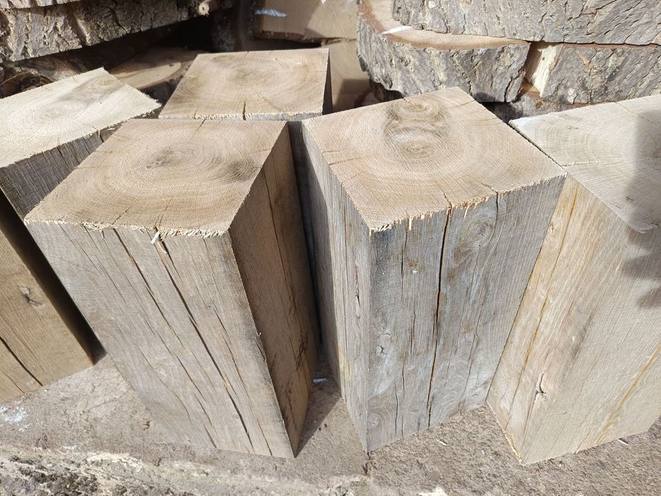 Klocki dębowe, ozdobne stołki itp