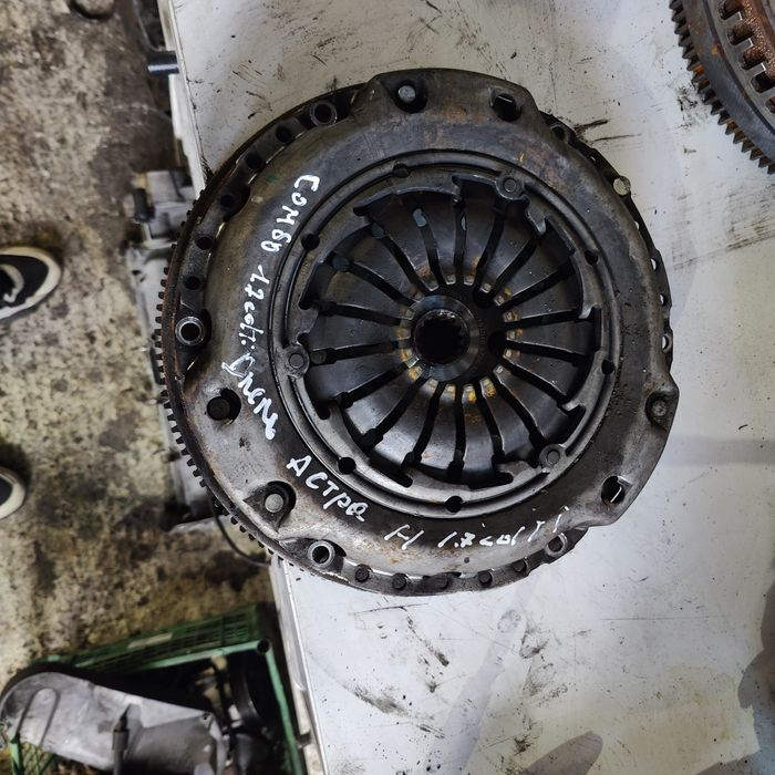 Маховик демфер щеплення Опель Комбо  Астра h Меріва 1.7 cdti