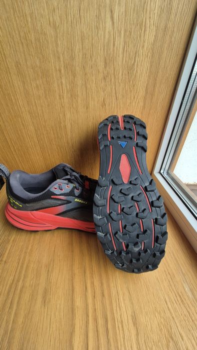 Brooks cascadia 16 44 розмір топові трейлові кроси
