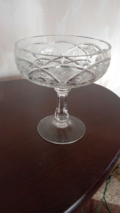 Ваза кришталева на ніжці