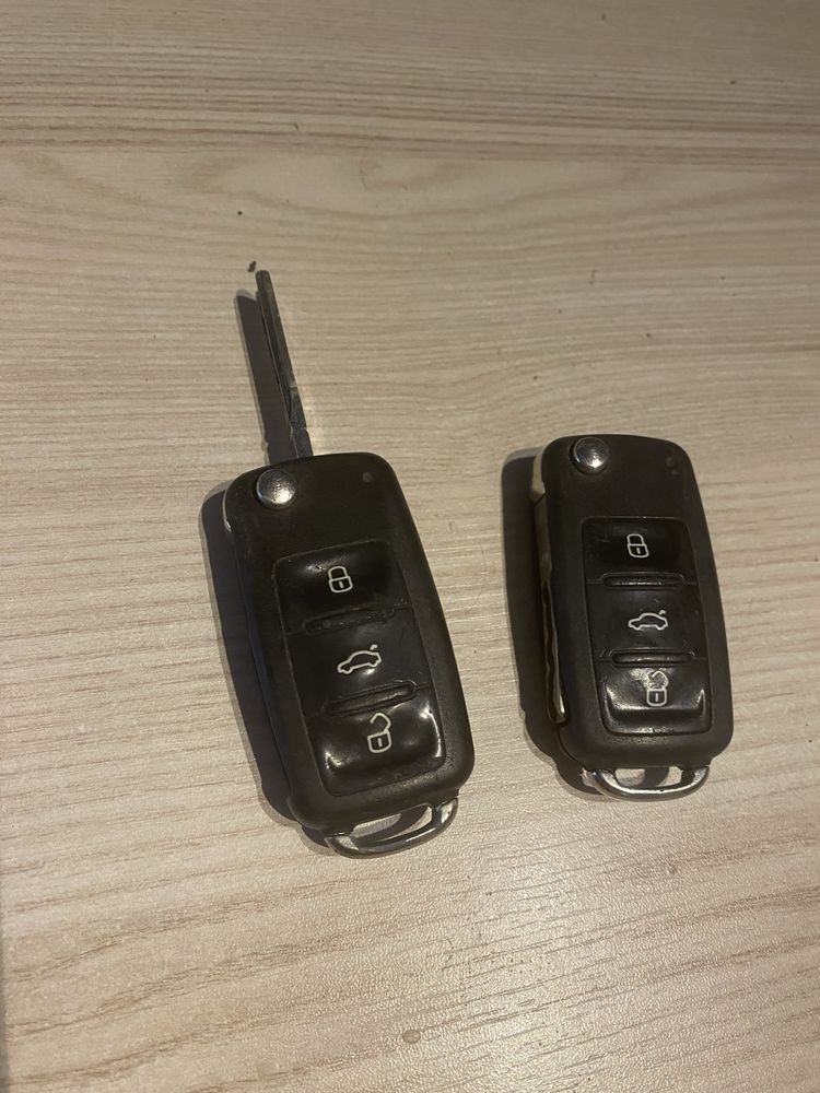 Dwa oryginalne kluczyki Volkswagen