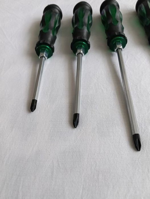 Zestaw śrubokrętów do pobijania