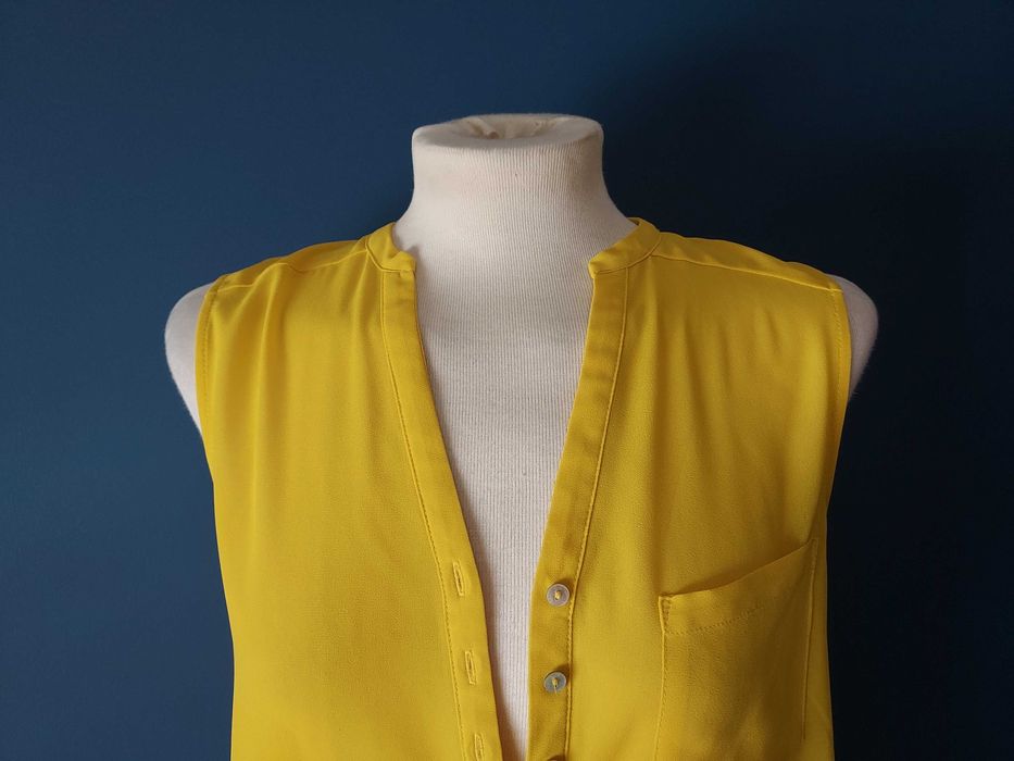 Top túnica amarelo com botões em madrepérola