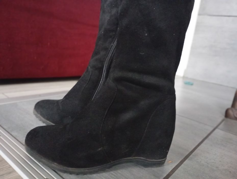 Продам замшевые сапоги