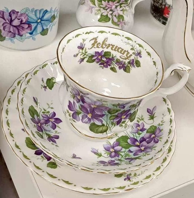 Cudne Fiołki Royal Albert Filiżanka Angielska Porcelana Vintage Luty