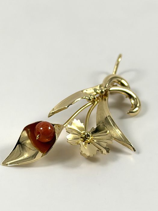 Złota zawieszka z koralem 750 (18K)