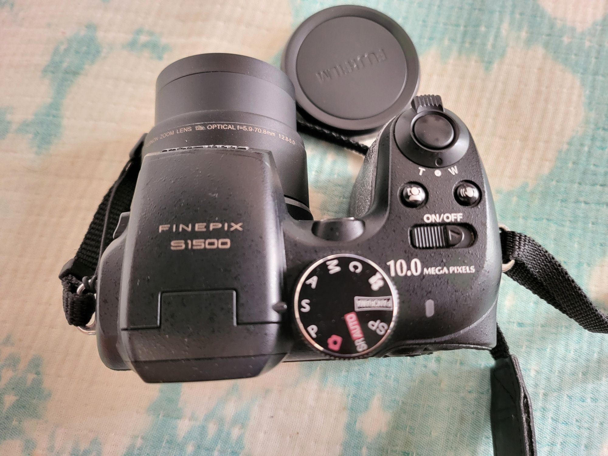 Máquina fotográfica FUJIFILM FINEPIX S1500+ bolsa de protecção Beje