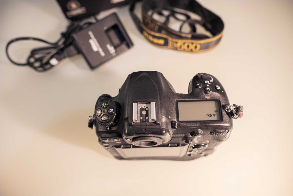 Nikon D500 + grip MB-D15 przebieg 109 tys.