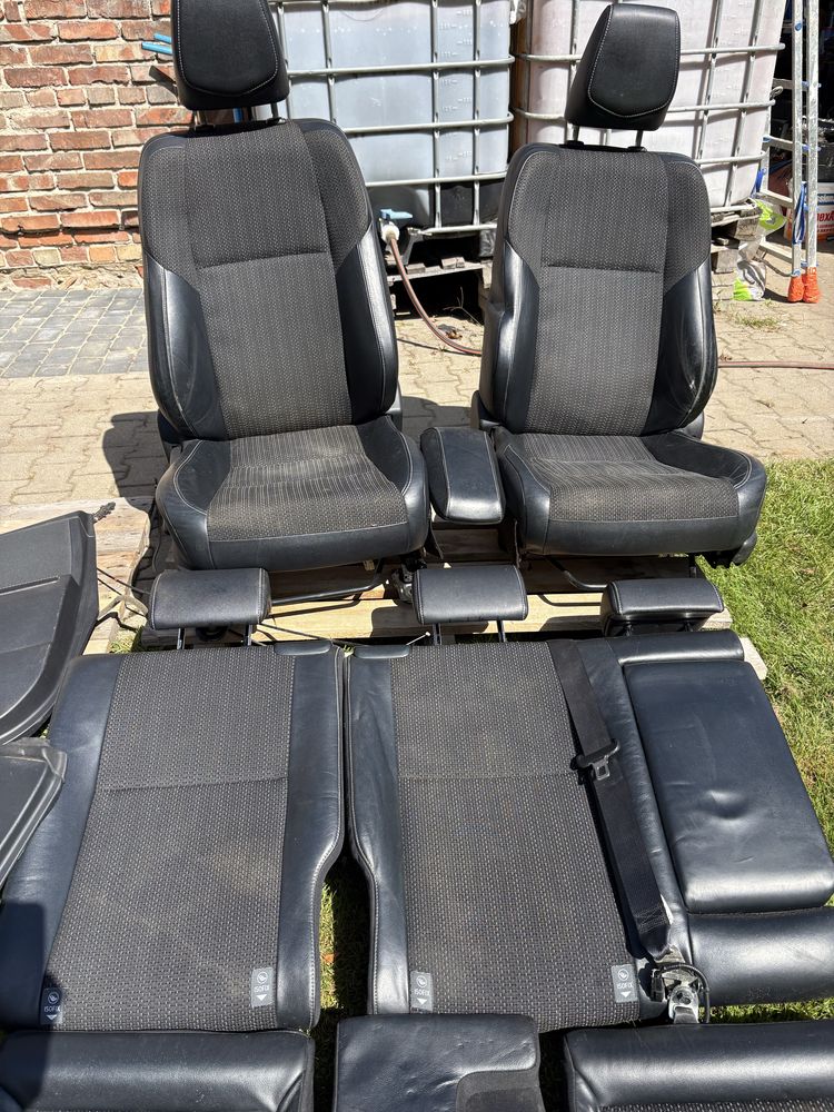 TOYOTA AURIS II KOMBI Fotele siedzenia
