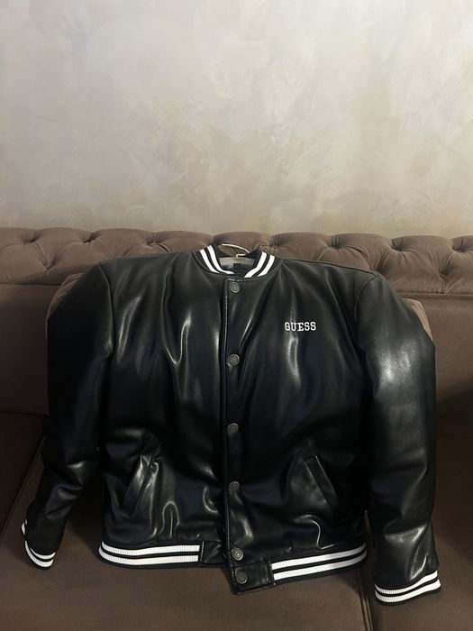 Дитяча куртка бомбер Guess .