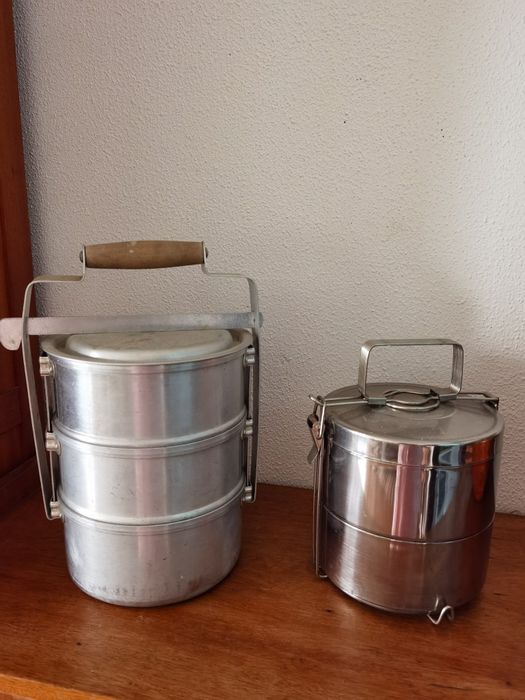 Marmitas E Leiteira e Fervedor água vintage e travessas novas