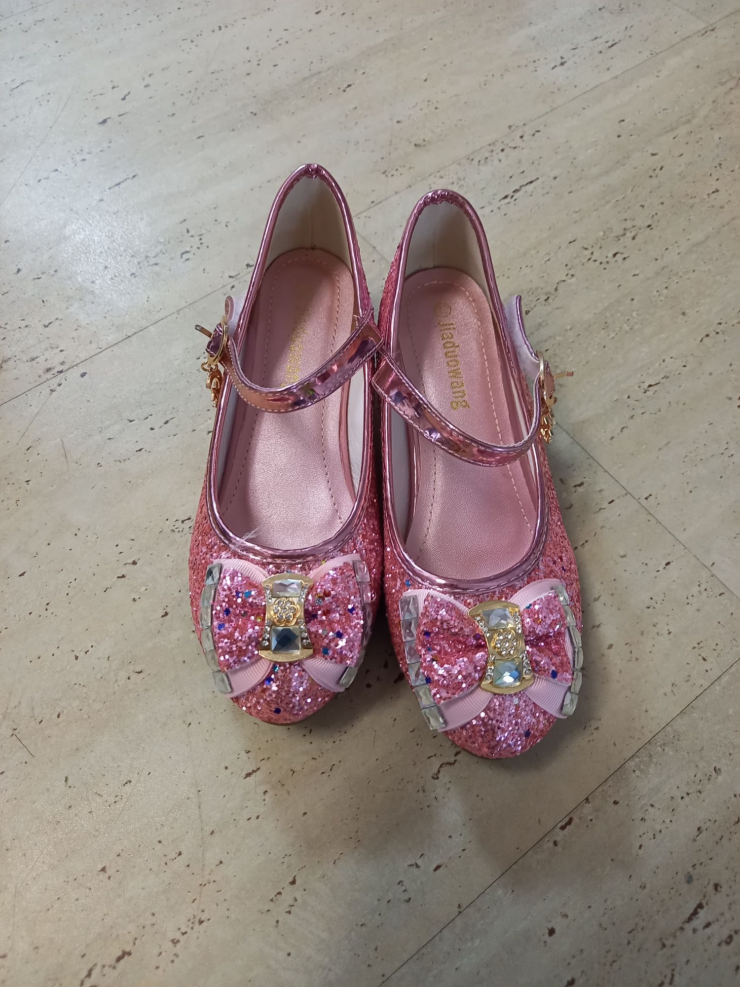 Rozowe buty dla dziewczynki r. 36