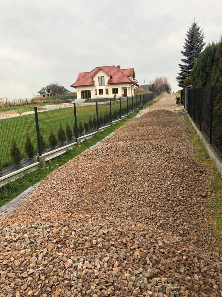 Budowa dróg dojazdowych, budowa i utwardzanie terenu,  Prace drogowe.