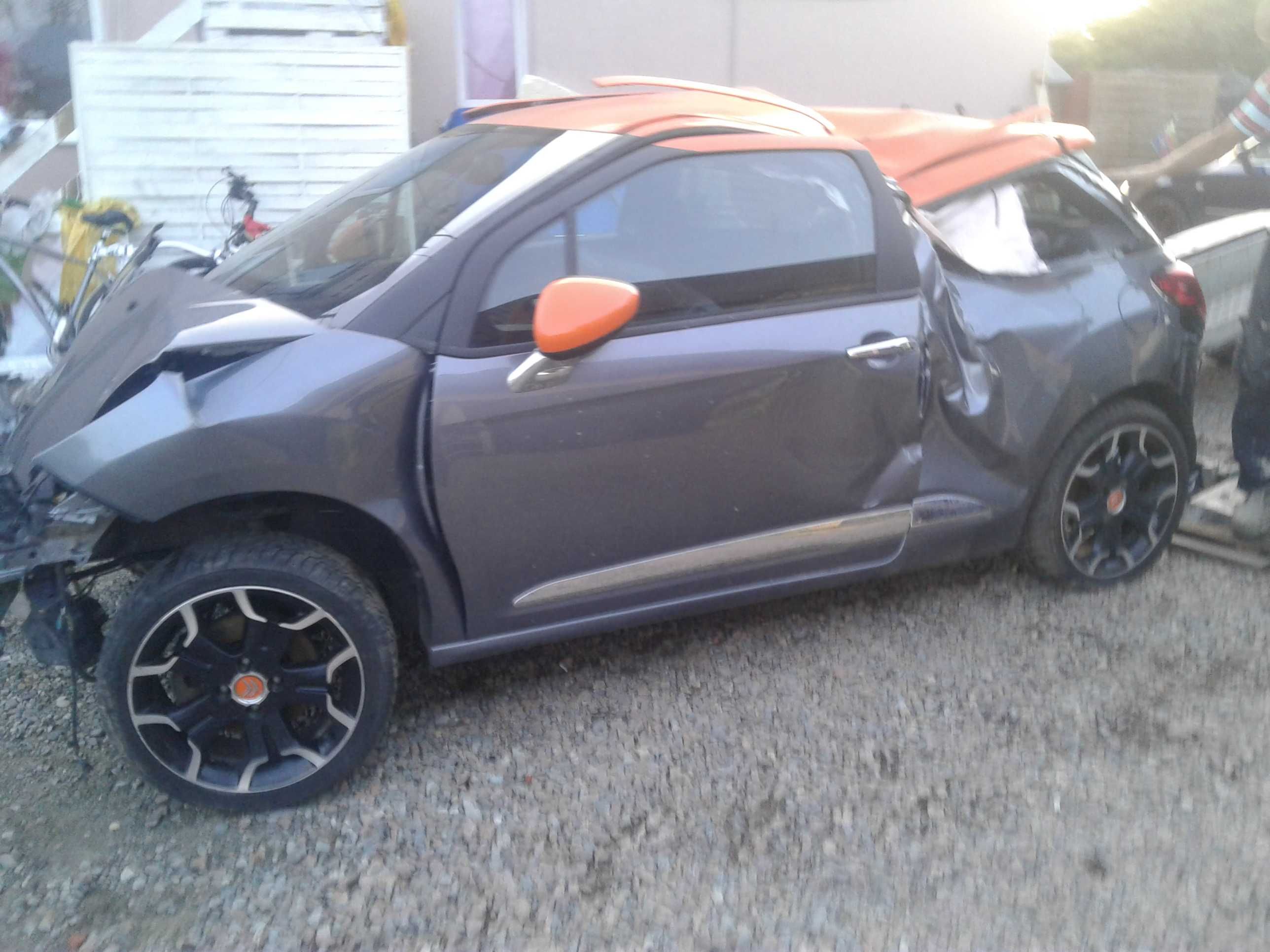 Citroen DS3 1.6 THP 2012r 3D szyba szyby z drzwi Prawa Lewa