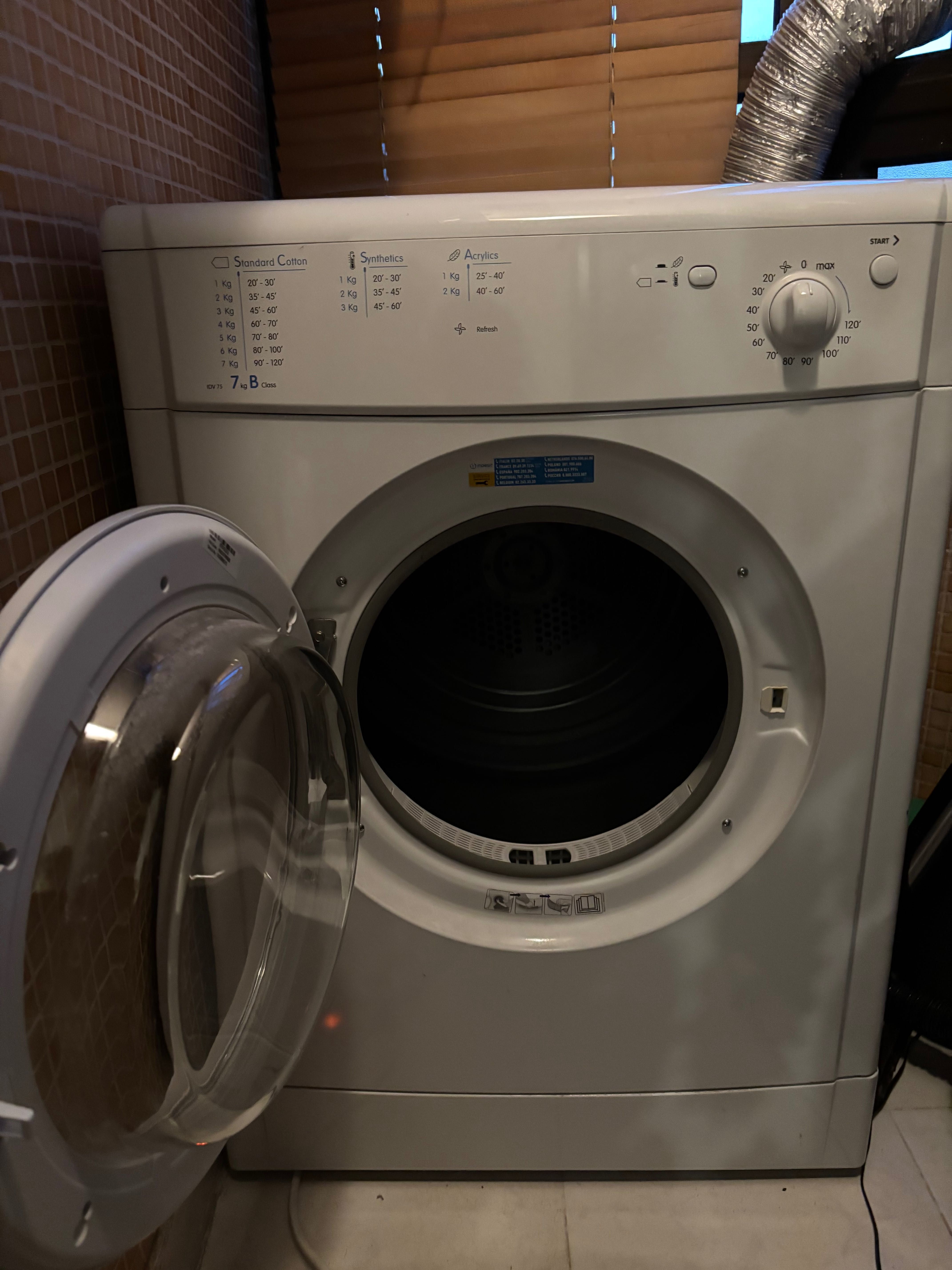 Máquina de secar roupa