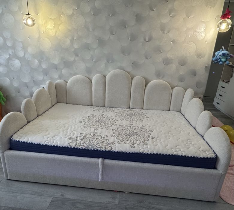 Ліжко для дівчинки