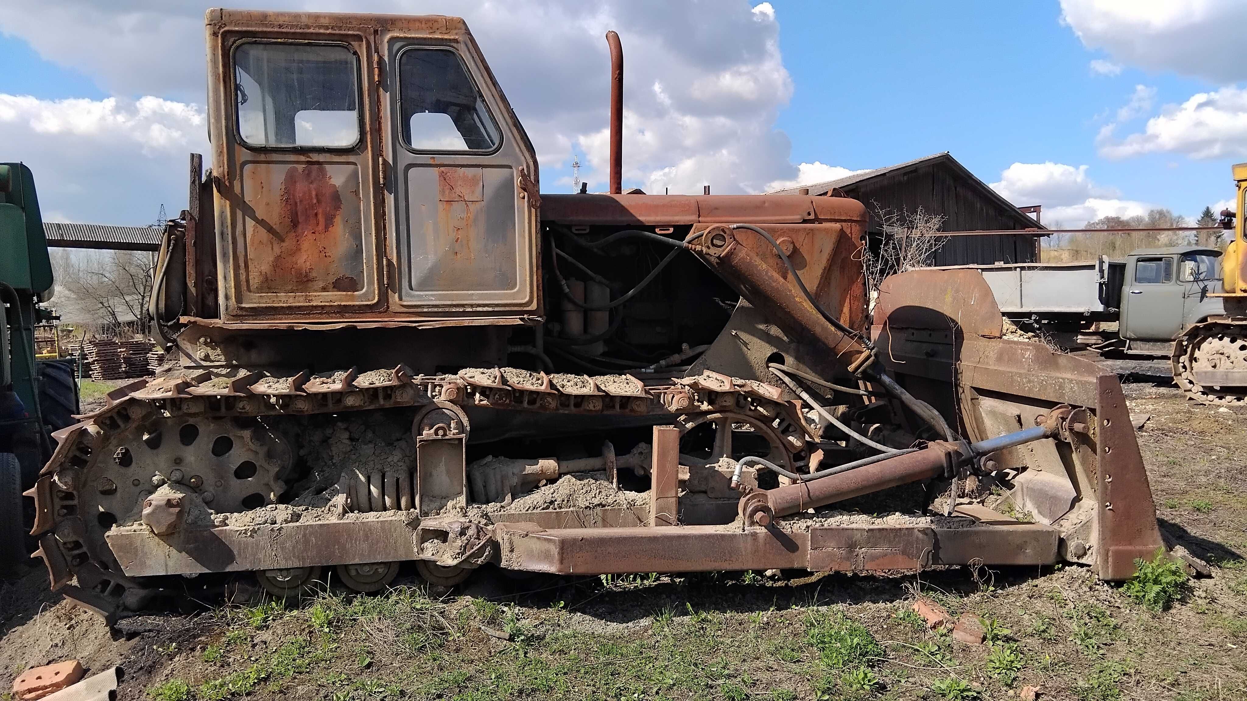 Бульдозер С 100, з/ч ДТ 75, львівський навантажувач.