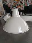 Biała lampa wisząca Ikea loft