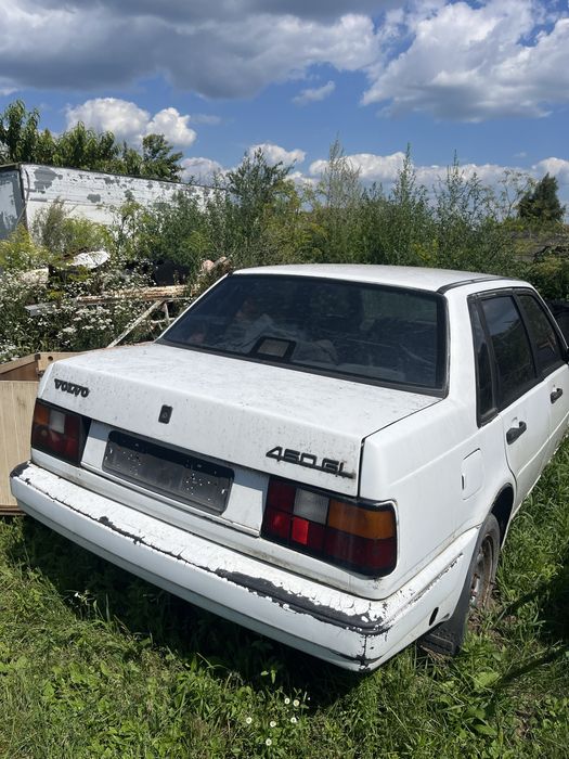 Вольво 460 цілою